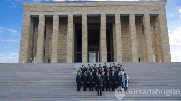 Ebediyete intikalinin 85'inci yılı dolasıyla Anıtkabir'e ziyaret etti