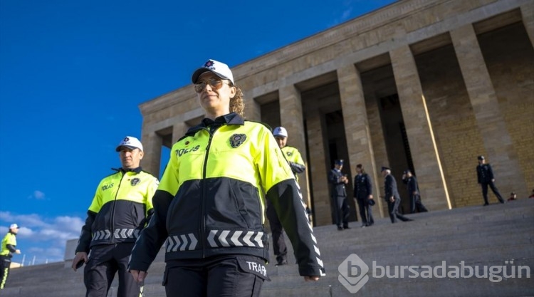 Ebediyete intikalinin 85'inci yılı dolasıyla Anıtkabir'e ziyaret etti