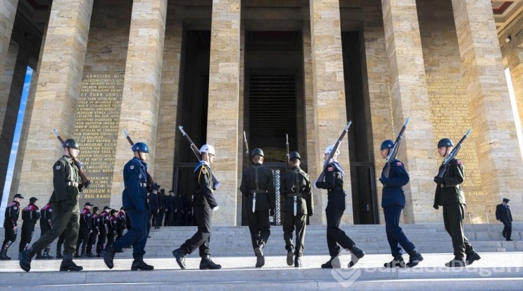 Ebediyete intikalinin 85'inci yılı dolasıyla Anıtkabir'e ziyaret etti