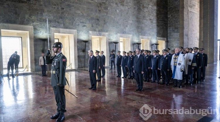 Ebediyete intikalinin 85'inci yılı dolasıyla Anıtkabir'e ziyaret etti