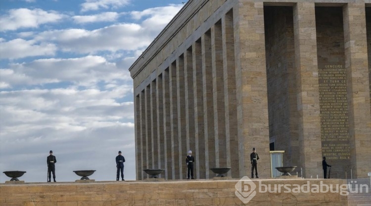 Ebediyete intikalinin 85'inci yılı dolasıyla Anıtkabir'e ziyaret etti