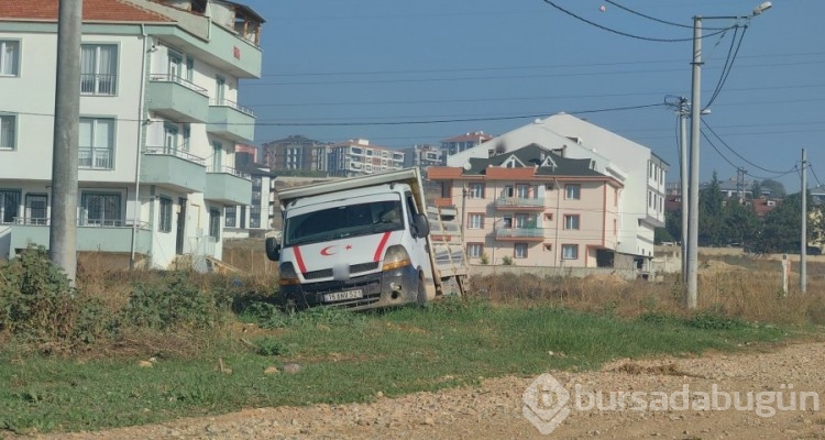 Bursa'da üzerinden kamyonet geçen sürücü yaralandı
