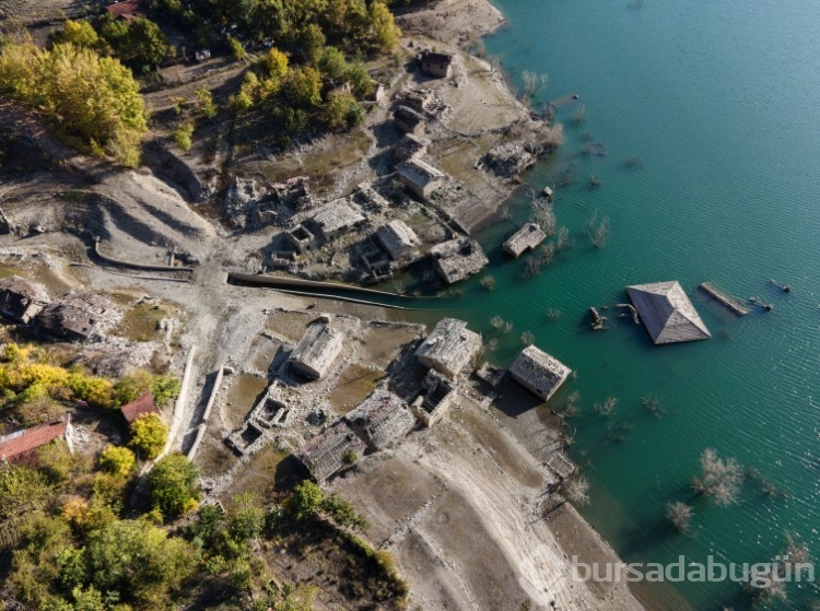 Sular çekildi taş evler görüldü