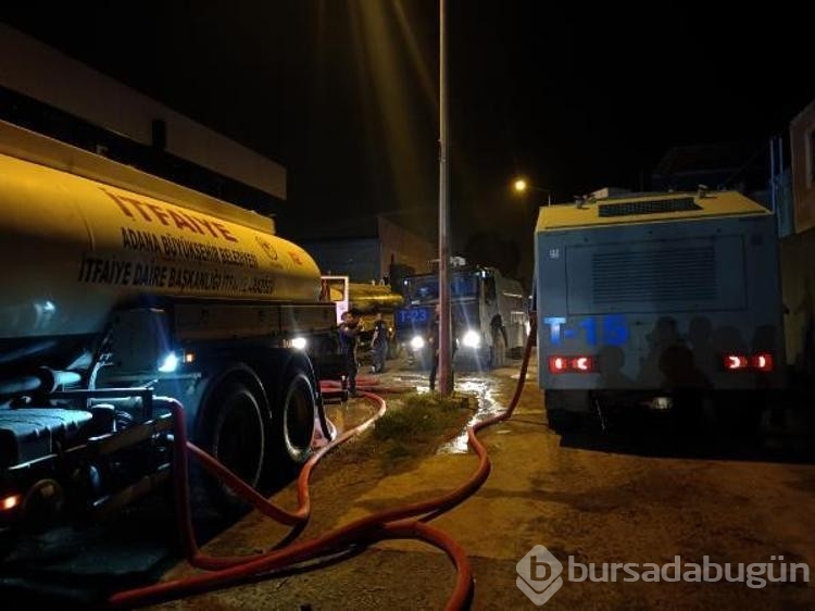 Adana'da, sağlık ürünlerinin üretildiği fabrikada çıkan yangın söndürüldü
