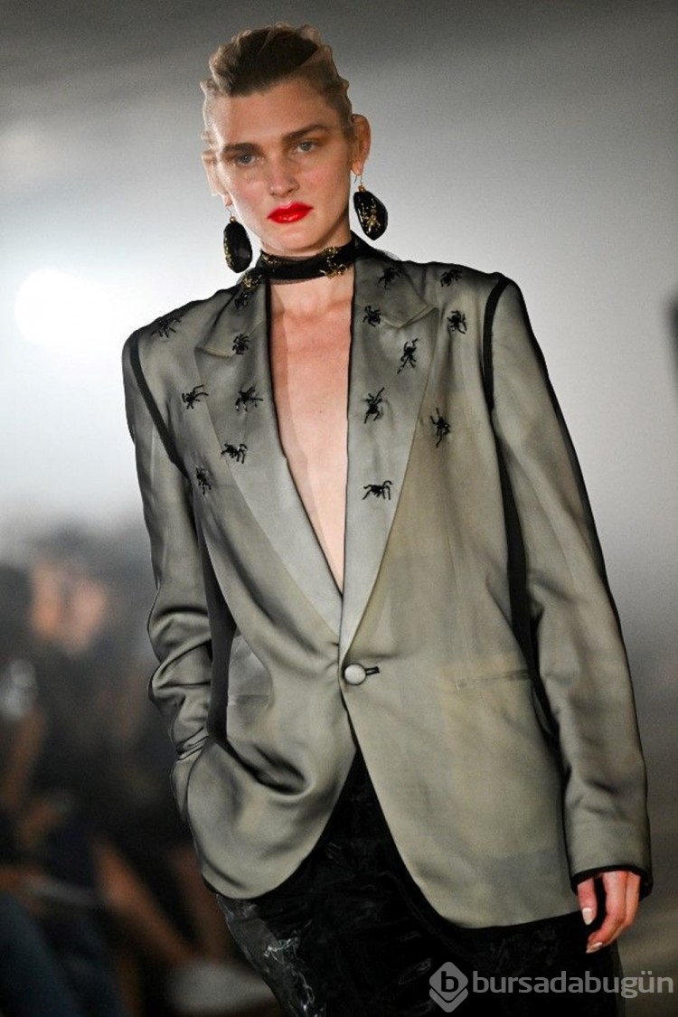 Japon moda markası canlı kelebekli elbise tasarımlarından dolayı özür diledi
