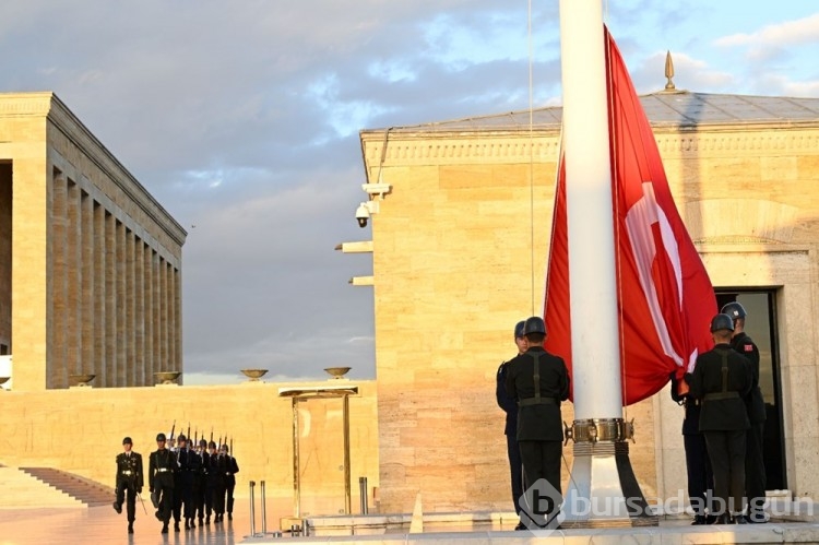 Anıtkabir'e özel bayrak değişim töreni
