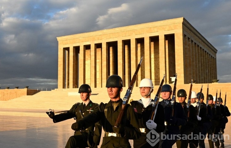 Anıtkabir'e özel bayrak değişim töreni
