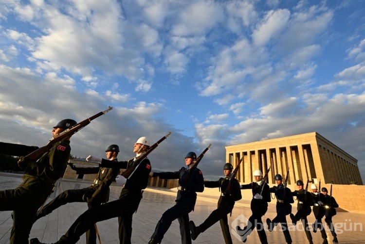 Anıtkabir'e özel bayrak değişim töreni
