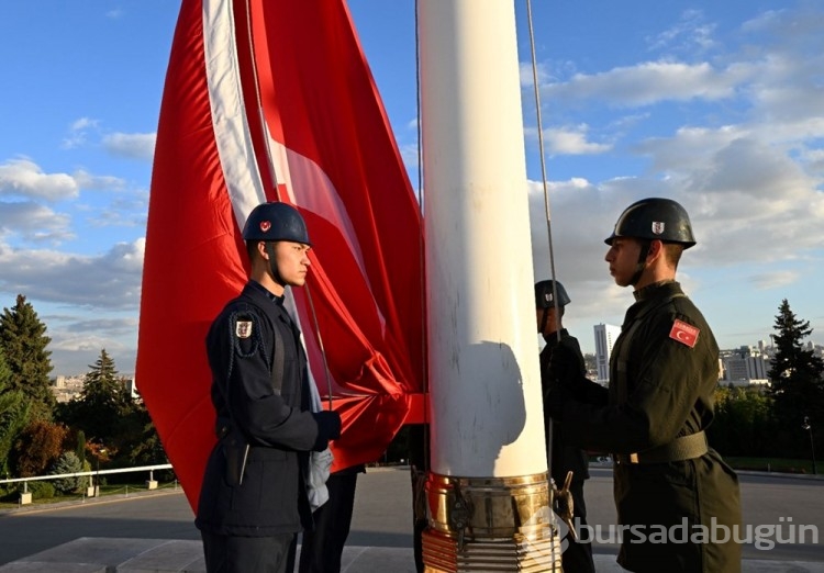 Anıtkabir'e özel bayrak değişim töreni
