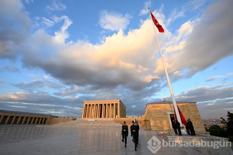Anıtkabir'e özel bayrak değişim töreni
