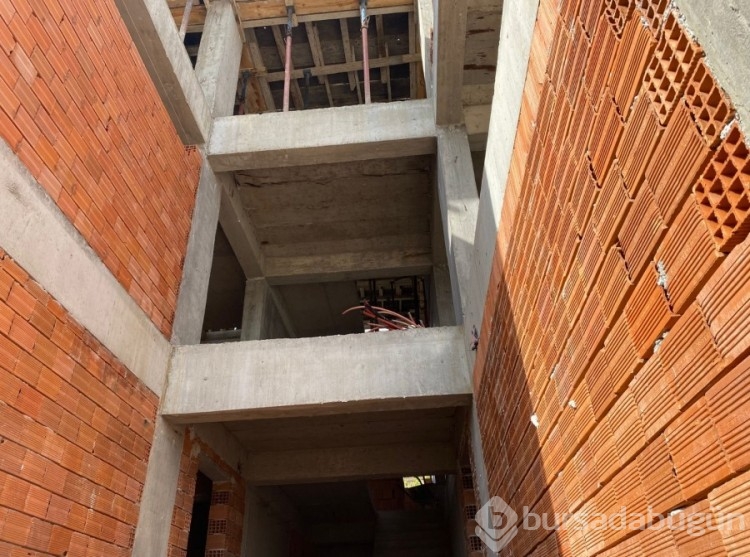 Bursa'da inşaattan düşen işçi yaralandı...