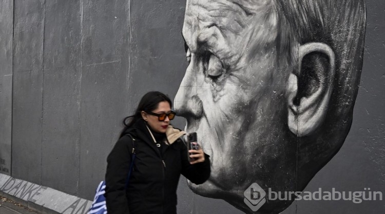 "Berlin Duvarı"nın yıkılışının üzerinden 34 yıl geçti
