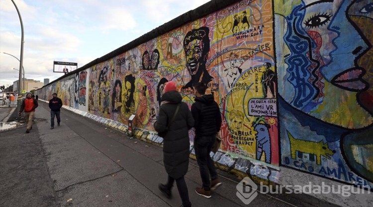 "Berlin Duvarı"nın yıkılışının üzerinden 34 yıl geçti
