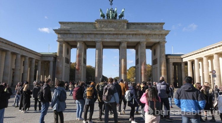 "Berlin Duvarı"nın yıkılışının üzerinden 34 yıl geçti
