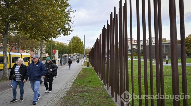 "Berlin Duvarı"nın yıkılışının üzerinden 34 yıl geçti
