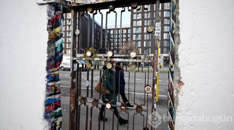 "Berlin Duvarı"nın yıkılışının üzerinden 34 yıl geçti
