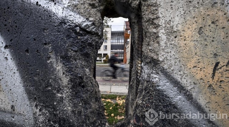 "Berlin Duvarı"nın yıkılışının üzerinden 34 yıl geçti
