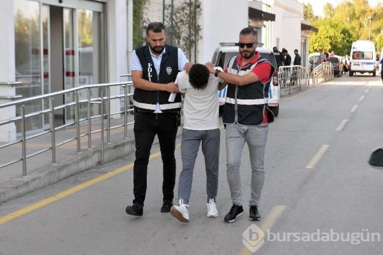 Kaldırımda bekleyen husumetlisini para meselesi nedeniyle vurmuş

