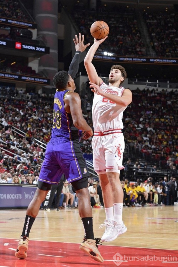 NBA'de Alperen Şengün'den 19 sayı: Rockets, Lakers'ı 128-94 yendi
