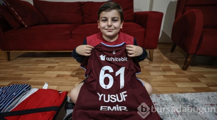 Biber gazlı saldırıya uğrayan Trabzonsporlu çocuk, takımının maçını tribünden izleyecek
