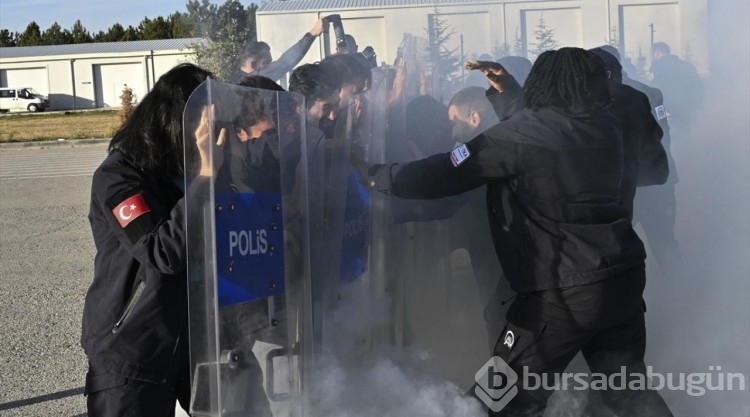 Türkiye, Türk ve yabancı gazetecilere olağanüstü şartlarda görev yapmayı öğretiyor
