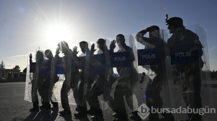 Türkiye, Türk ve yabancı gazetecilere olağanüstü şartlarda görev yapmayı öğretiyor
