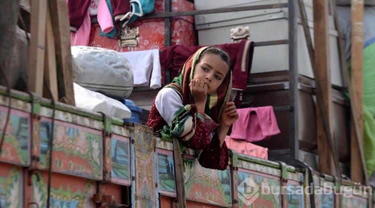 Pakistan'da düzensiz göçmenlerin sınır dışı edilme süreci sürüyor
