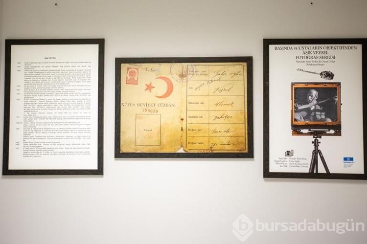 Göremedikleri fotoğrafları, hazırlanan kitapla dokunarak anlamaya çalıştılar