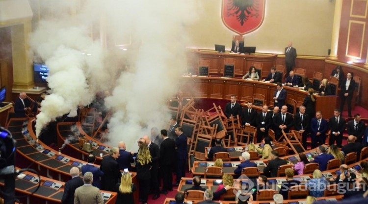 Arnavutluk Meclisinde yine gerginlik yaşandı

