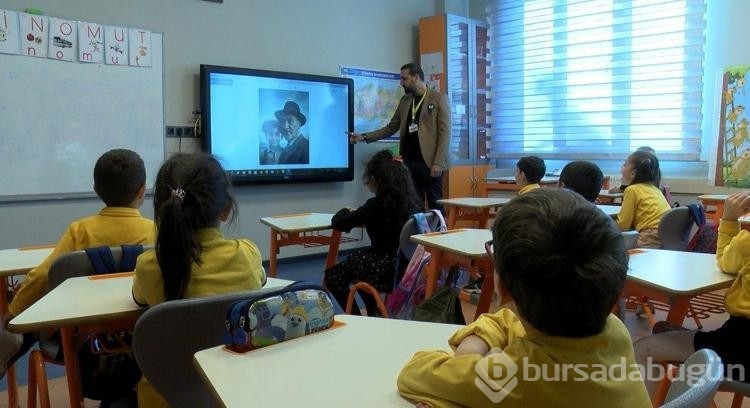 Diyarbakır'da minik öğrencilere yapay zeka ile Atatürk sürprizi
