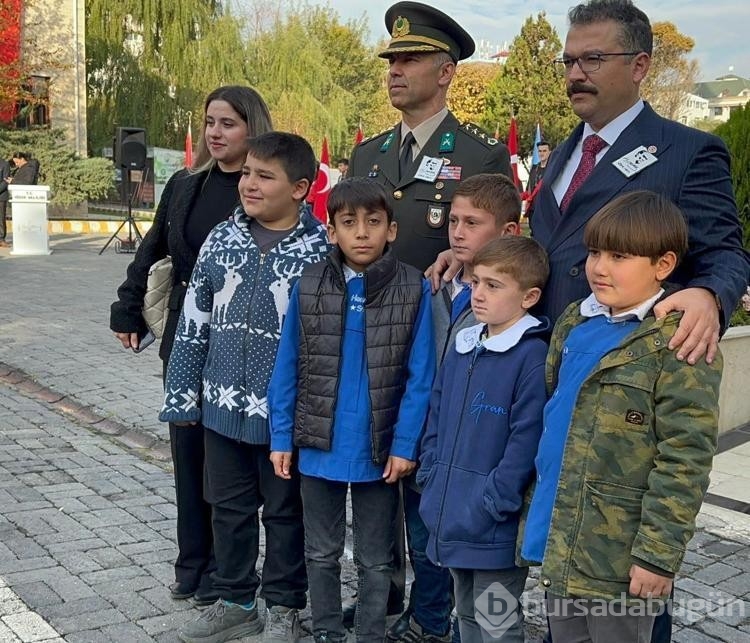 Iğdır'daki öğrenciler Anıtkabir'deki nöbet değişimini köylerinde canlandırdı
