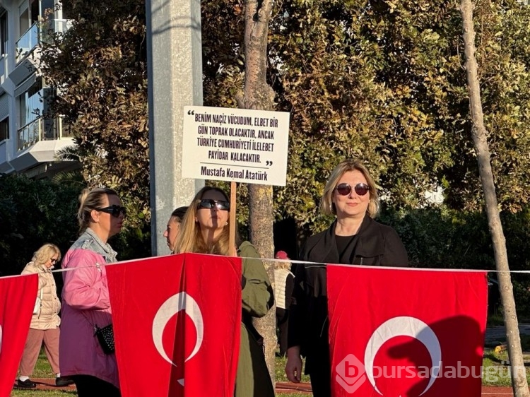 6 buçuk kilometrelik Ata'ya saygı zinciri
