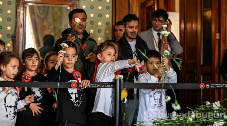 Büyük Önder Atatürk, Dolmabahçe Sarayı'ndaki odasında törenle anıldı
