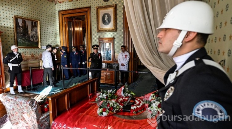 Büyük Önder Atatürk, Dolmabahçe Sarayı'ndaki odasında törenle anıldı
