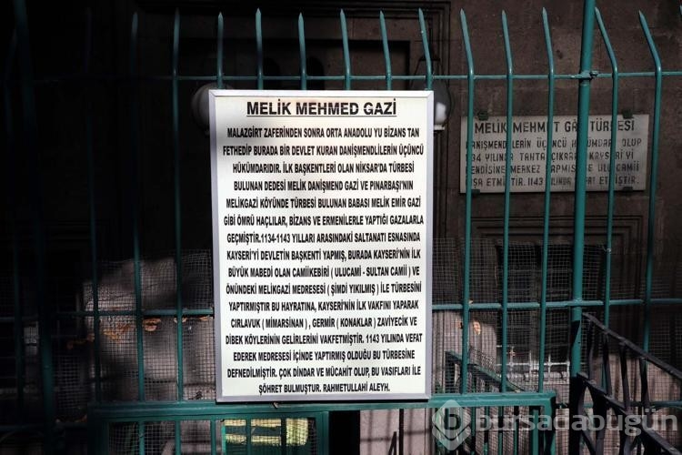 900 yıllık medresesinin kalıntıları üzerine tuvalet ve şadırvan yapılmış
