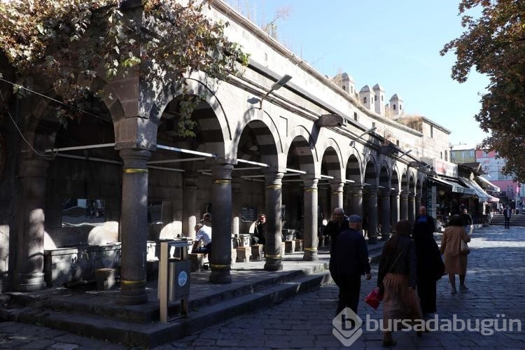 900 yıllık medresesinin kalıntıları üzerine tuvalet ve şadırvan yapılmış
