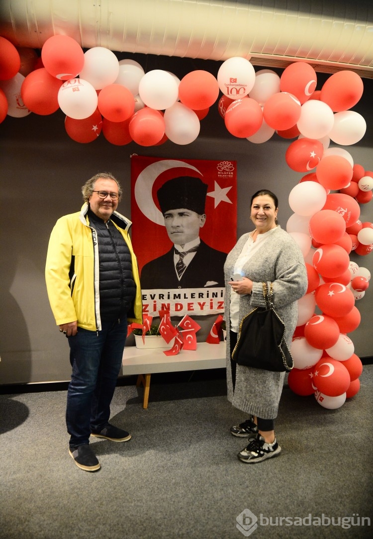 Atatürk'ü duygu dolu anlarla andılar