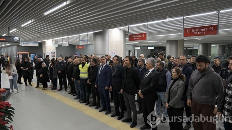 Metro ve tramvaylarda 116 bin kişiden Ata'ya saygı duruşu
