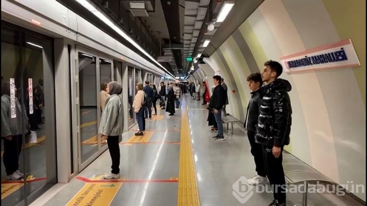 Metro ve tramvaylarda 116 bin kişiden Ata'ya saygı duruşu
