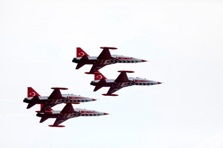 Türk Yıldızları'ndan Ata'ya saygı uçuşu
