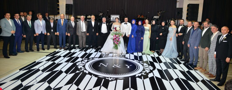 Bursa'da 14 şahitli görkemli düğün 