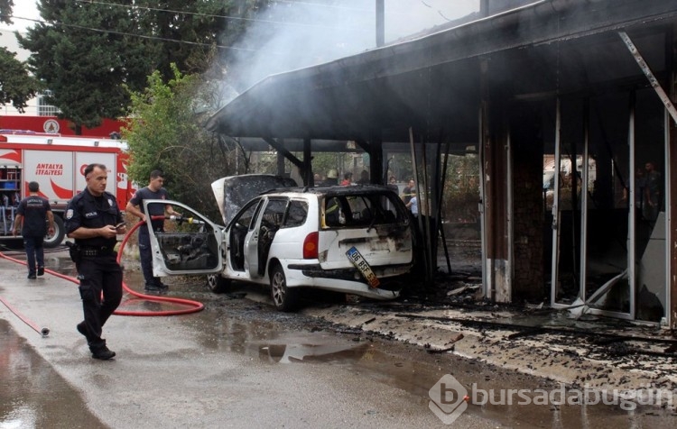Atıl durumdaki yangın, arabayı yaktı
