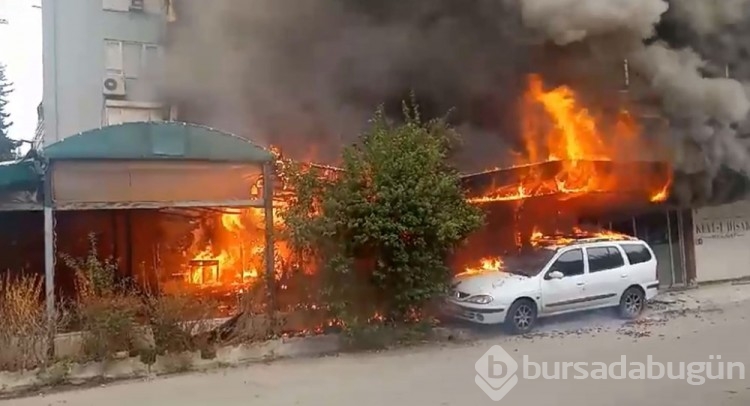 Atıl durumdaki yangın, arabayı yaktı

