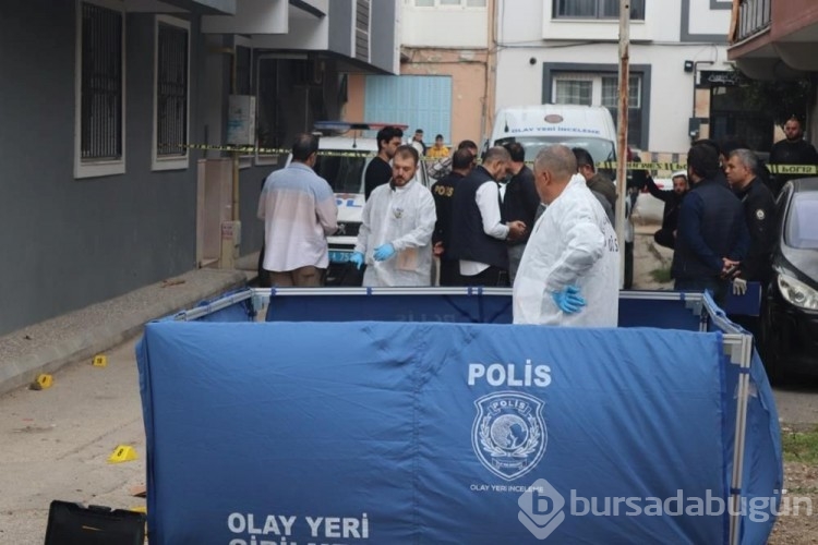 İzmir'de çıkmaz sokakta kurşun yağmuru: 1 ölü, 2 yaralı
