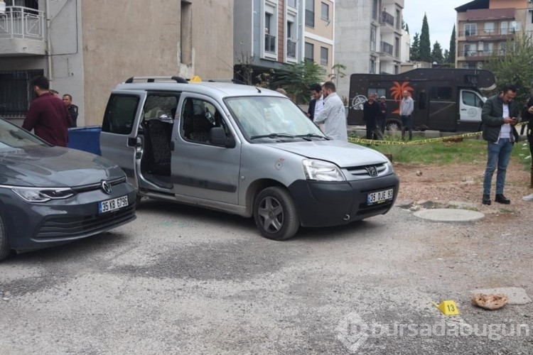 İzmir'de çıkmaz sokakta kurşun yağmuru: 1 ölü, 2 yaralı
