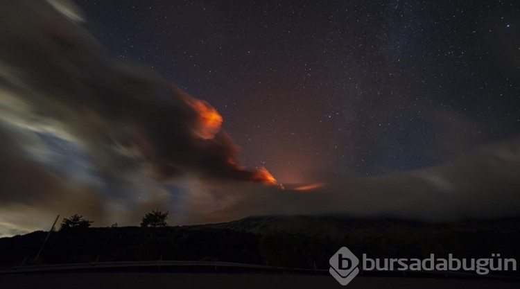 İtalya'da Etna Yanardağı yeniden faaliyete geçti
