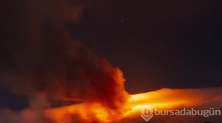İtalya'da Etna Yanardağı yeniden faaliyete geçti
