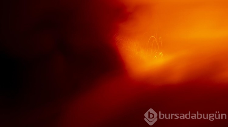 İtalya'da Etna Yanardağı yeniden faaliyete geçti
