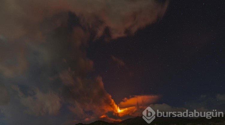 İtalya'da Etna Yanardağı yeniden faaliyete geçti
