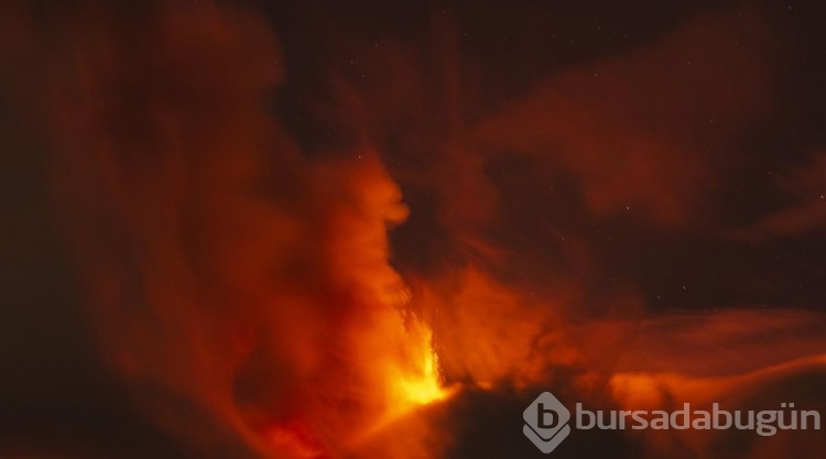İtalya'da Etna Yanardağı yeniden faaliyete geçti
